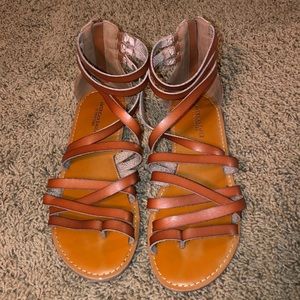 Sandals size 9